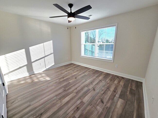 Foto del edificio - 411 Perry Ave