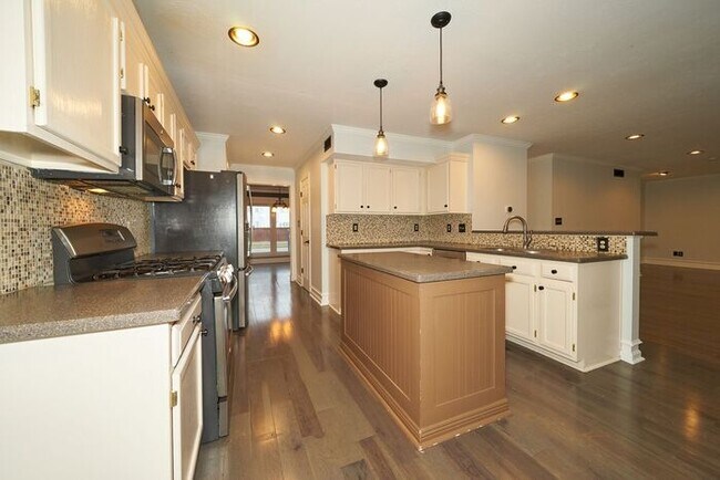 Foto del edificio - 4 BR with Great Floorplan in Carmel Schools!