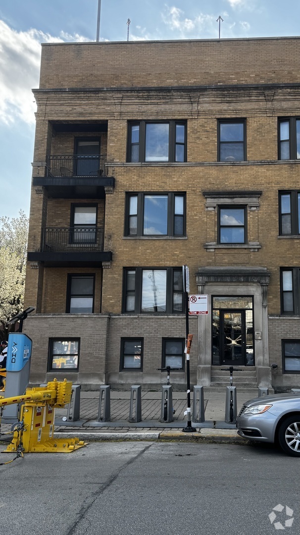 Building Photo - 3700 N Sheffield Ave