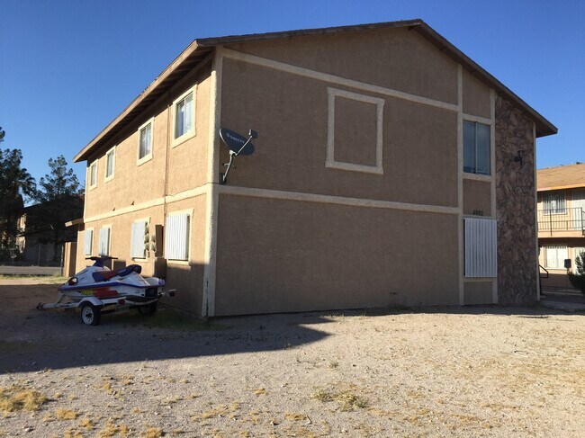 Foto del edificio - 4922 Sammymel Dr