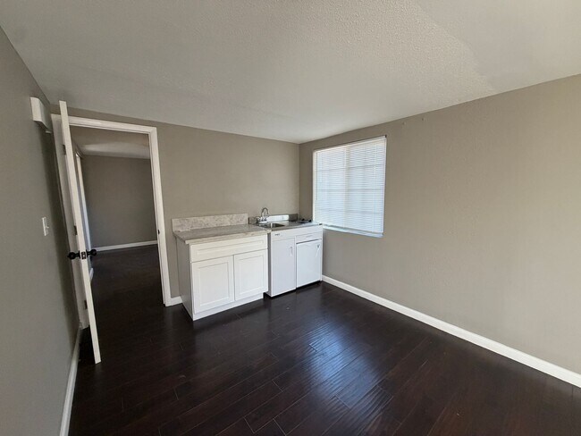 Foto del edificio - 4937 Sunburst Dr