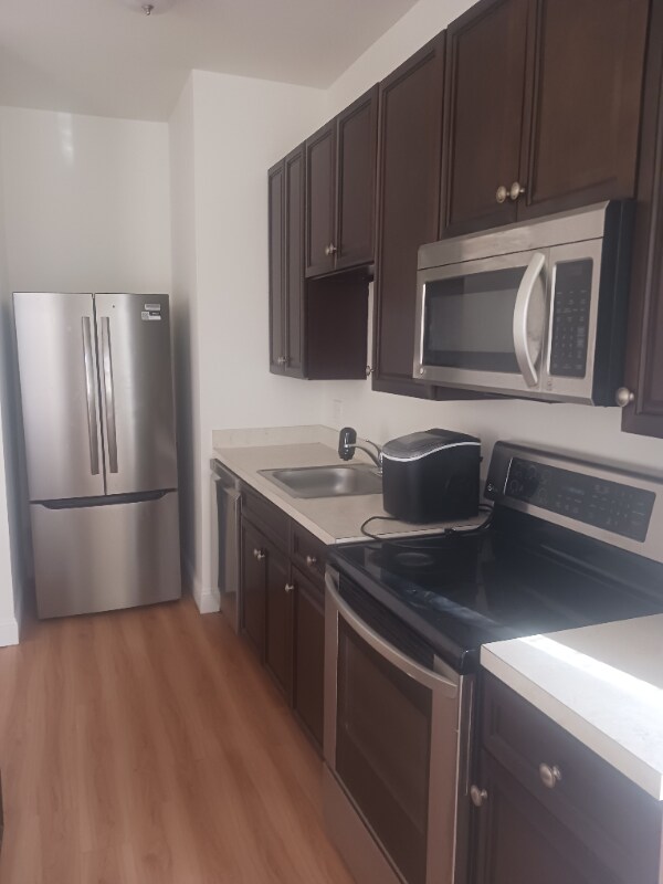 Foto del edificio - 323 N George St