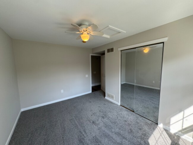 Building Photo - 2707 Waters Edge Dr