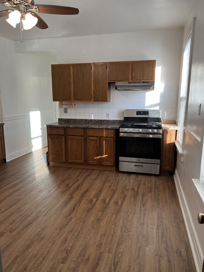 Building Photo - 2605 S 28th St