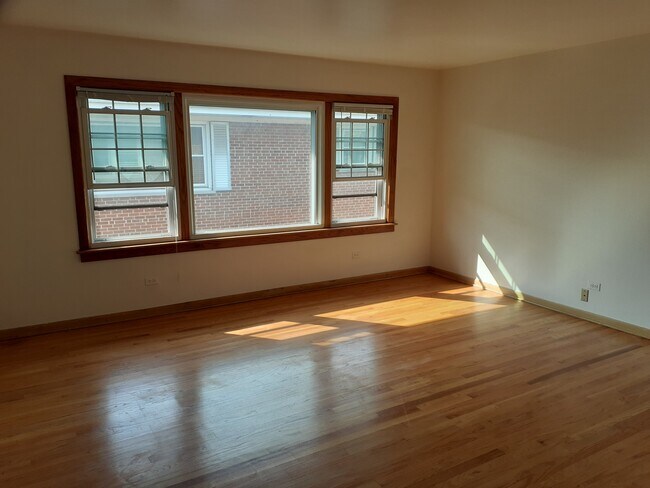 Building Photo - 9462 Maple Dr