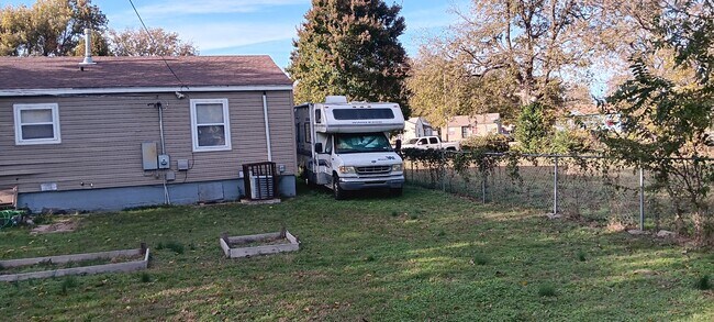 Foto del edificio - 548 E Woodrow St