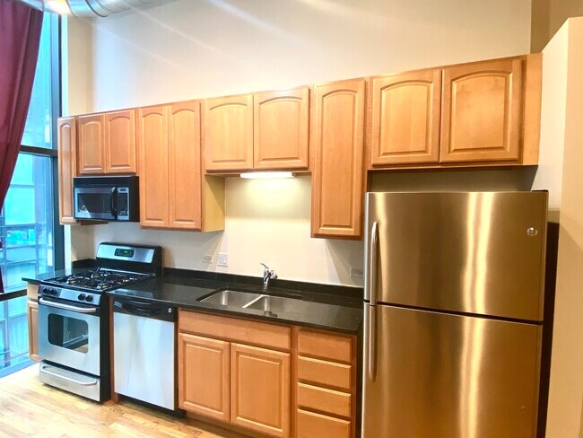 Foto del edificio - 1645 W Ogden Ave