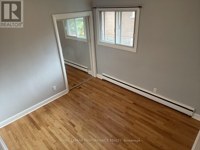Building Photo - 321-321 Lavergne St