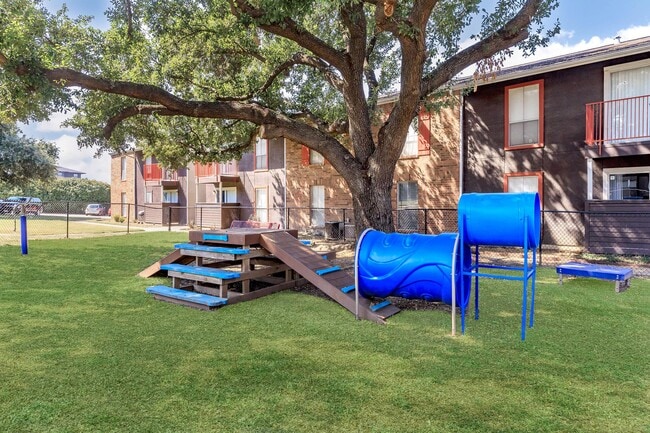 Foto del edificio - 6 Eleven Lamar Apartments