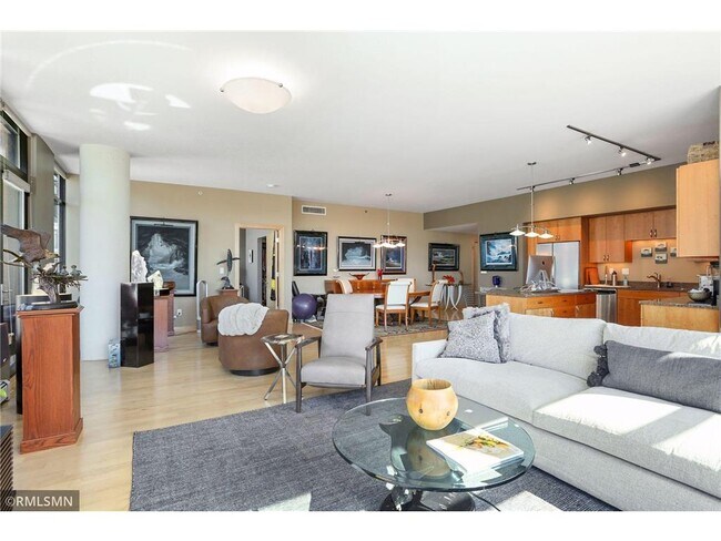 Foto del edificio - 215 10th Ave S