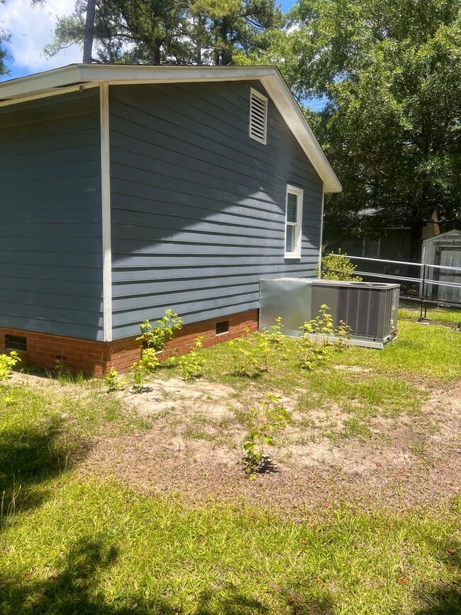 Building Photo - Two bedroom One Bath Single Family House