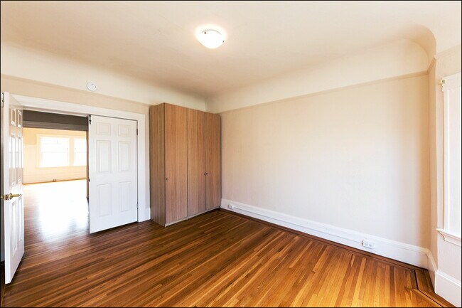 Building Photo - 5 Imperial Ave