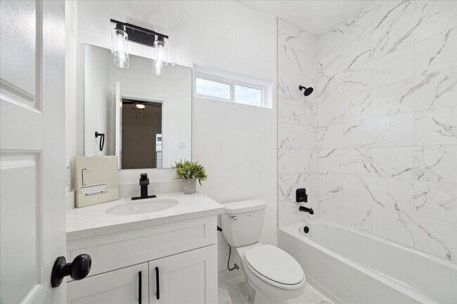 Foto del edificio - 7504 Laura Koppe Rd