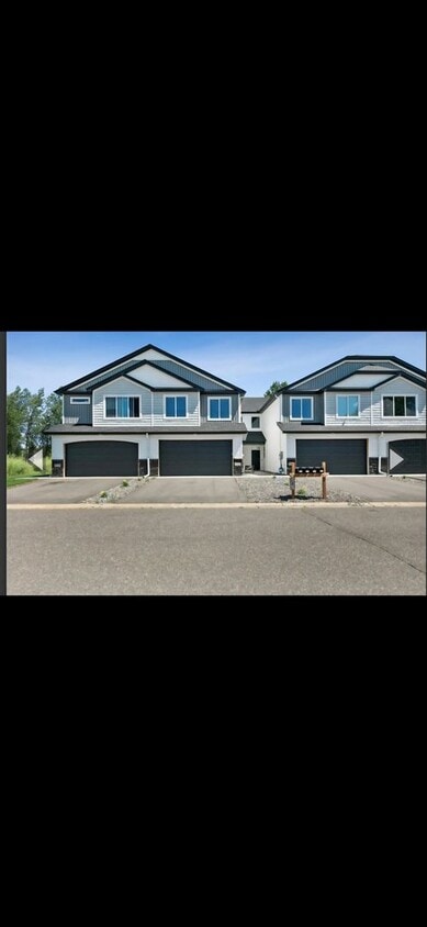 Foto principal - Stunning Townhome