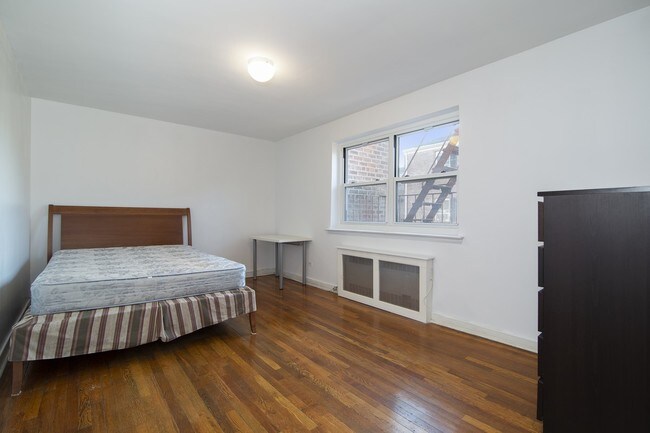Foto del edificio - 111-24 66th Ave