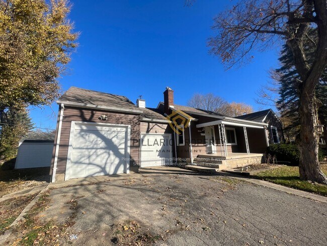 Foto del edificio - Charming 2 Bedroom / 1 Bath Home with Atta...