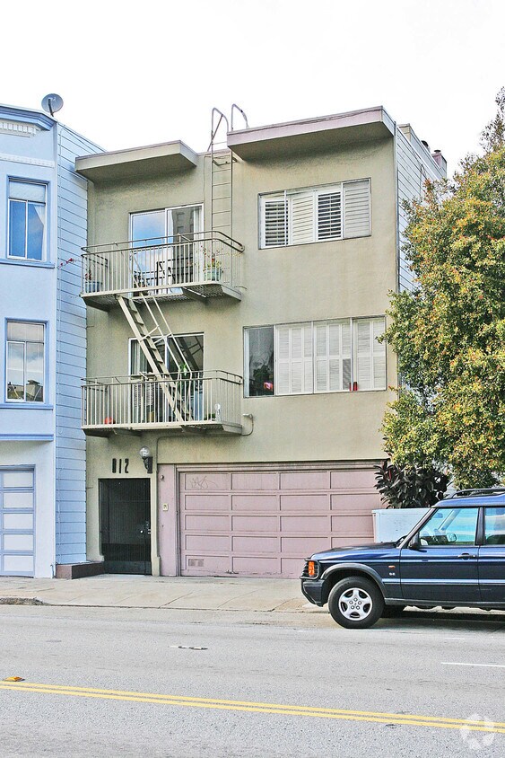 Building Photo - 812 Bay St