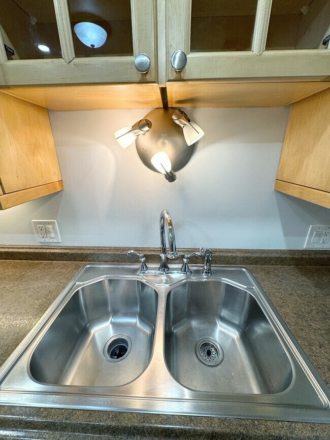 Foto del edificio - 576 Greystone Ln