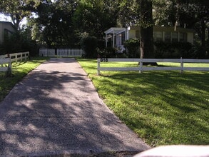 Building Photo - 916 S Christiana Ave