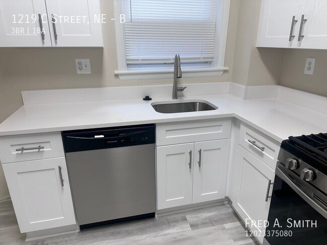 Foto del edificio - 1219 C St NE