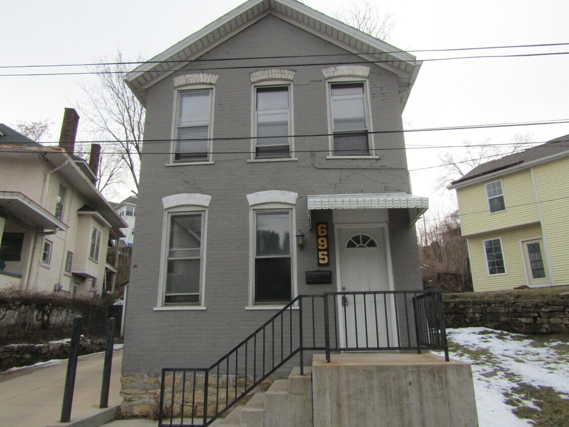 695 Hill St, Dubuque, IA 52001 House Rental in Dubuque, IA