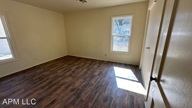 Building Photo - 2 br, 1 bath House - 704 Victoria