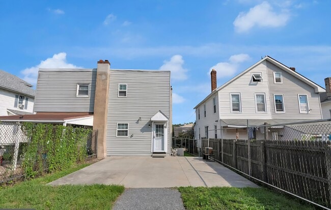 Building Photo - 211 Johnson Ave