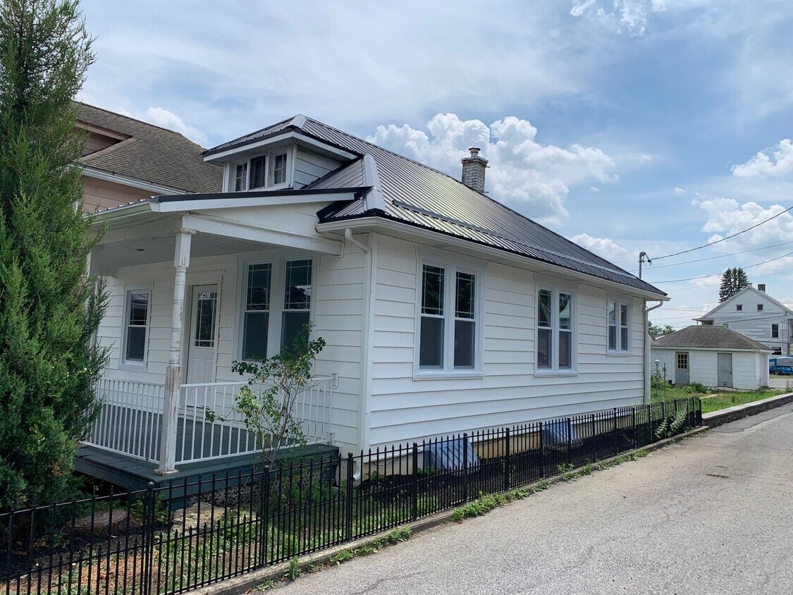 Primary Photo - 36 Cumberland Ave, Shippensburg - $1295/mo...
