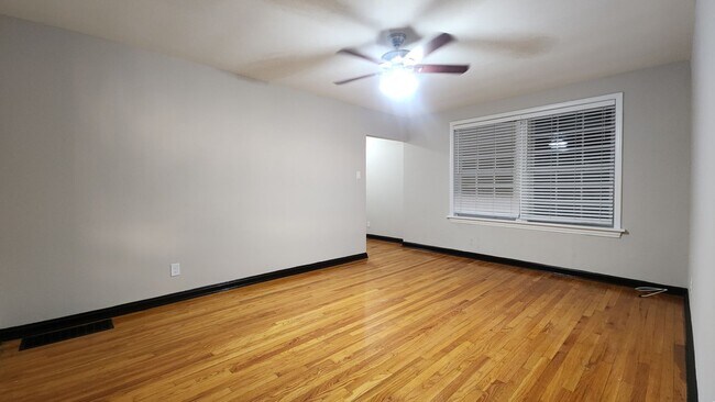 Foto del edificio - ***Dogtown***Beautiful Two Bedroom Available Soon!***In Unit Washer and Dryer