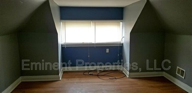 Building Photo - 8608 S Kingston Ave