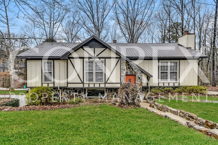Primary Photo - Lake Access 4 Bedroom