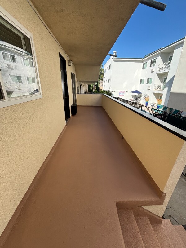 Foto del edificio - 2042 Beachwood Dr