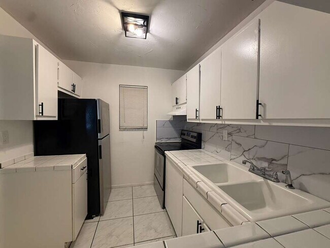 Foto del edificio - Spacious 2BR/2BA Condo near Universities, ...