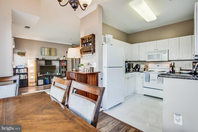 Foto del edificio - 4550 Strutfield Ln