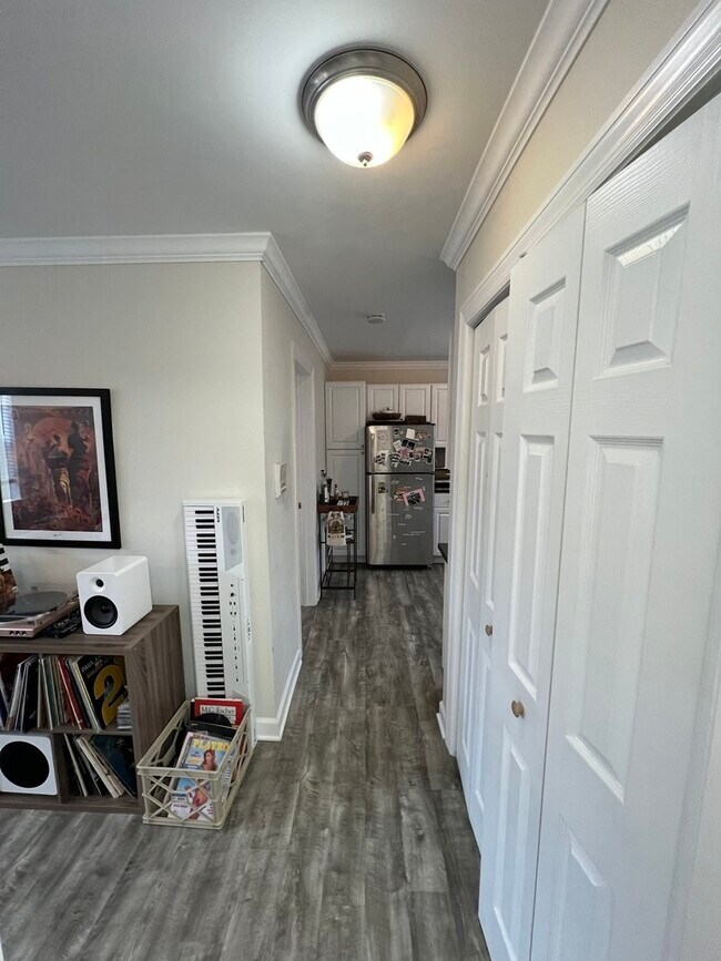 Foto del edificio - 837-835 W Cornelia Ave