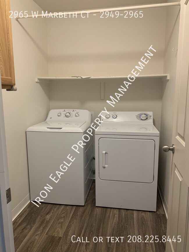 Foto del edificio - 2965 W Marbeth Ct