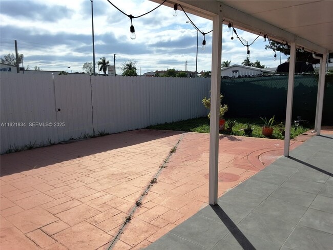 Foto del edificio - 750 SW 97th Ct Cir