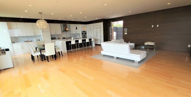 Building Photo - 9300 Warbler Way