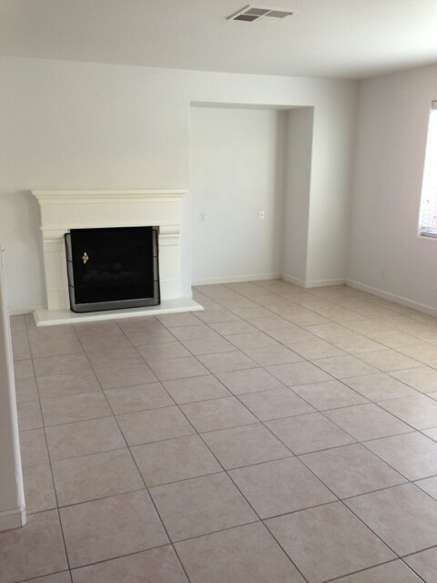 Foto del edificio - 2328 S Fallbrook Dr