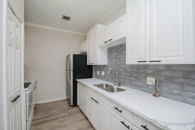 Building Photo - 2612 Crocker St