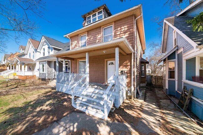 Foto del edificio - 2380 Indiana Ave