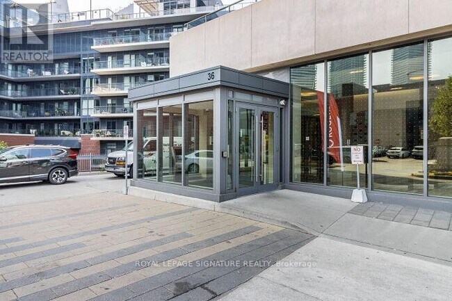 Photo du bâtiment - 36 Park Lawn Rd