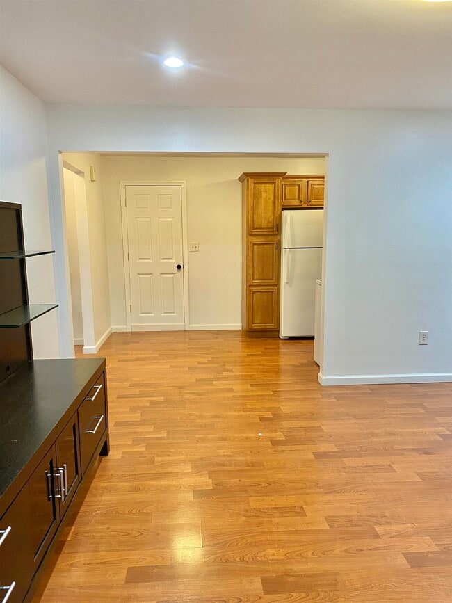 Foto del edificio - 309 Julianne Terrace