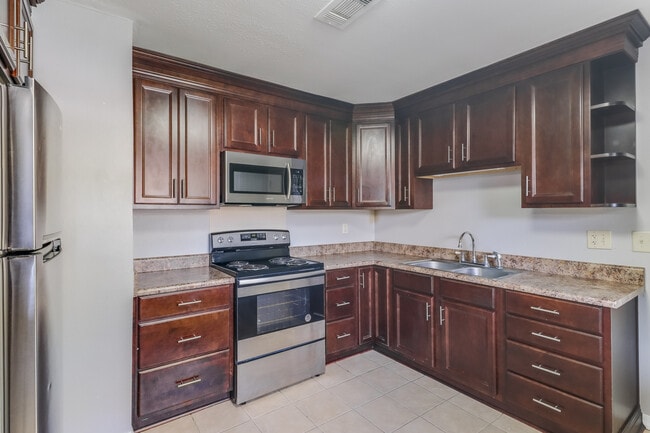 Building Photo - 1909 Kingfisher Dr