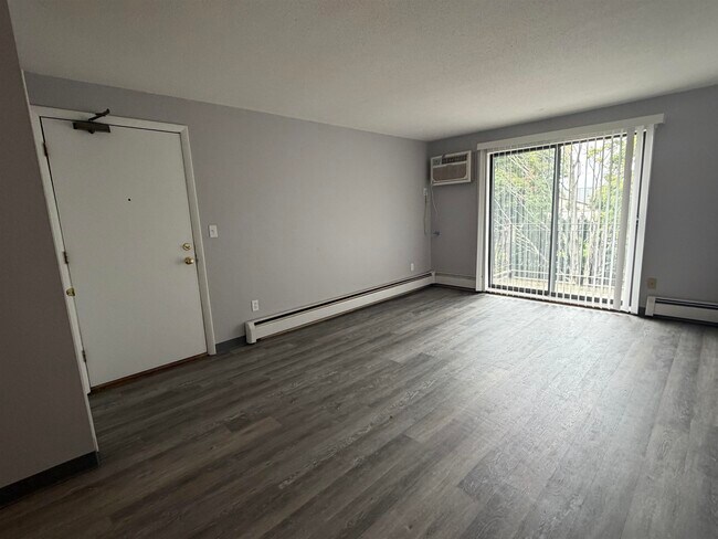 Building Photo - 128 Mammoth Rd