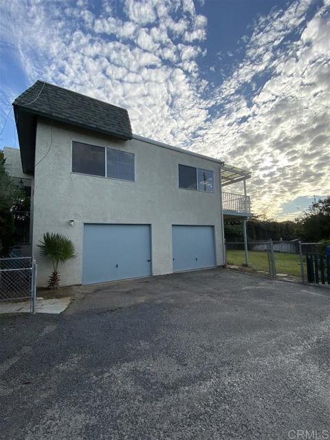 Building Photo - 627 N Rios Ave