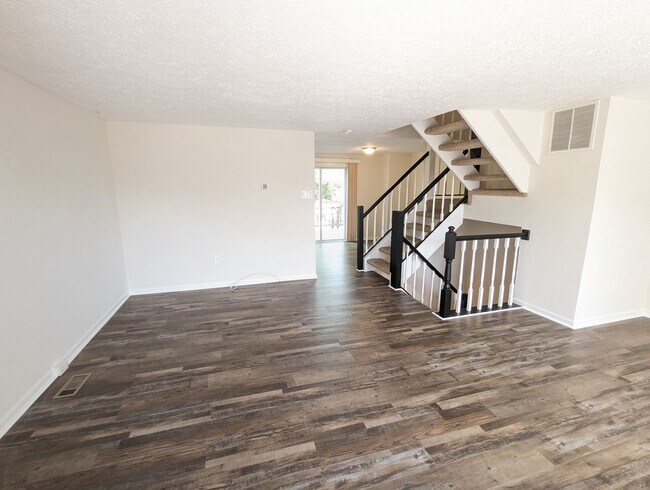 Foto del edificio - 3 level townhouse in established Frederick neighborhood available now!