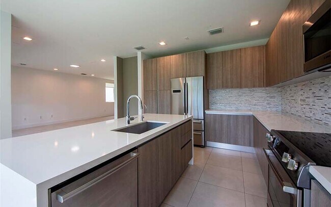 Foto del edificio - 6839 NW 103rd Ave