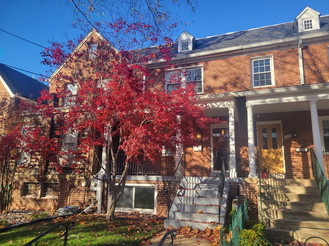 Primary Photo - Beautiful 4 BR/3 BA Townhome in Brightwood!