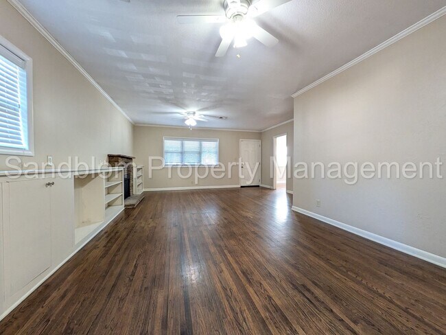 Building Photo - For Lease | Kendall-Whittier | 3 bed, 2 ba...